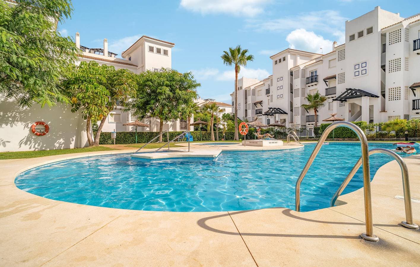 Foto 10 von 18: Beachside Bliss mit Pool und Terrasse - 2 km vom Strand entfernt