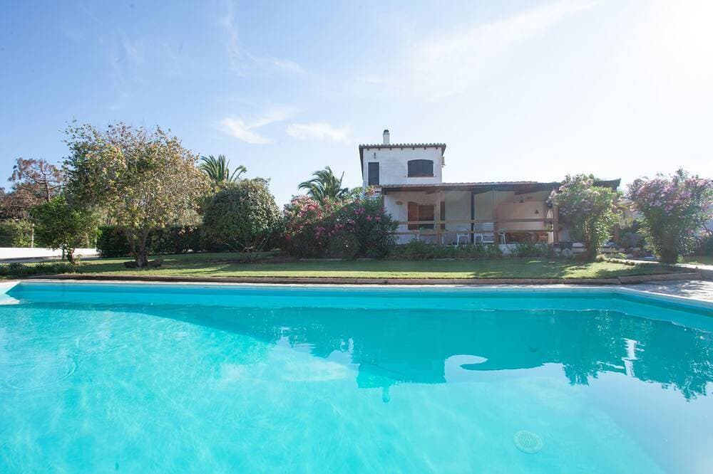 Villa Paolina: private pool, large shady patio, front garden. 1