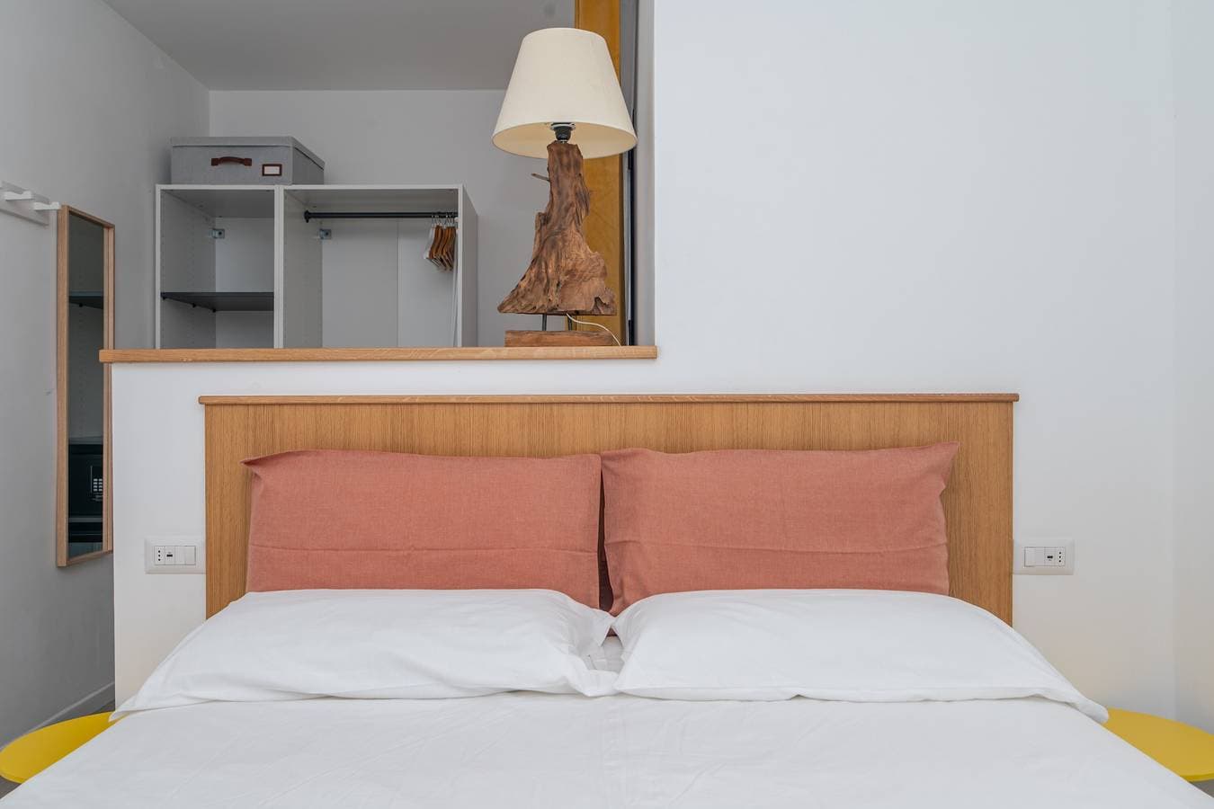 Foto 4 von 20: Zimmer „Stanza 1 – mit privater Terrasse, WLAN und Klimaanlage“