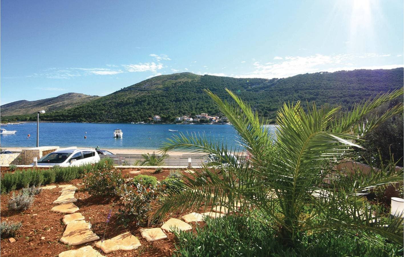 Foto 10 von 32: Gemütliche Ferienwohnung mit Meerblick, Terrasse, WLAN und Zugang zum Strand