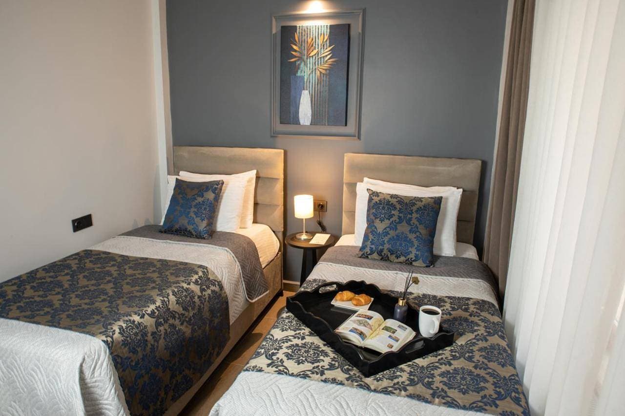 12 rooms hotel 1