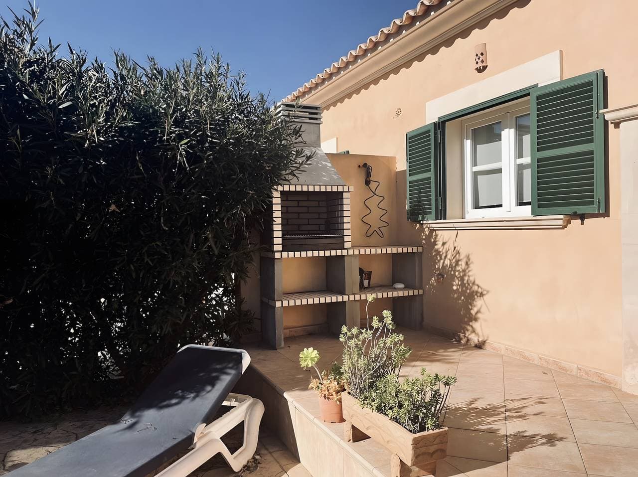 Foto 6 von 41: Gepflegtes Feriendomizil mit Pool, Terrasse, Garten, WLAN & Klimaanlage, Parkplatz vorm Haus
