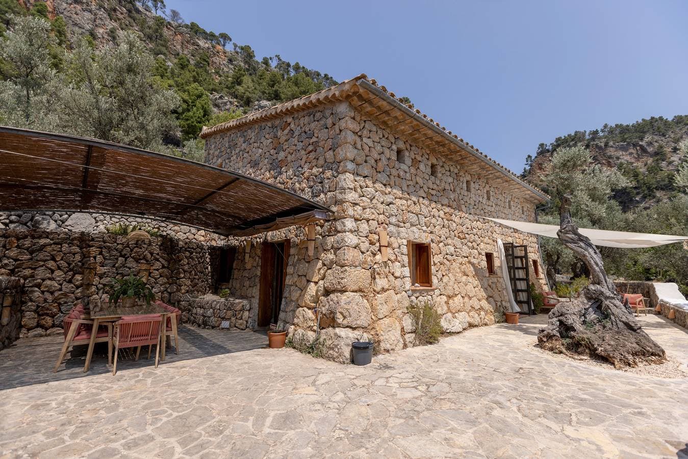 Foto 3 von 40: Mallorquinische Finca inmitten der Natur mit Pool