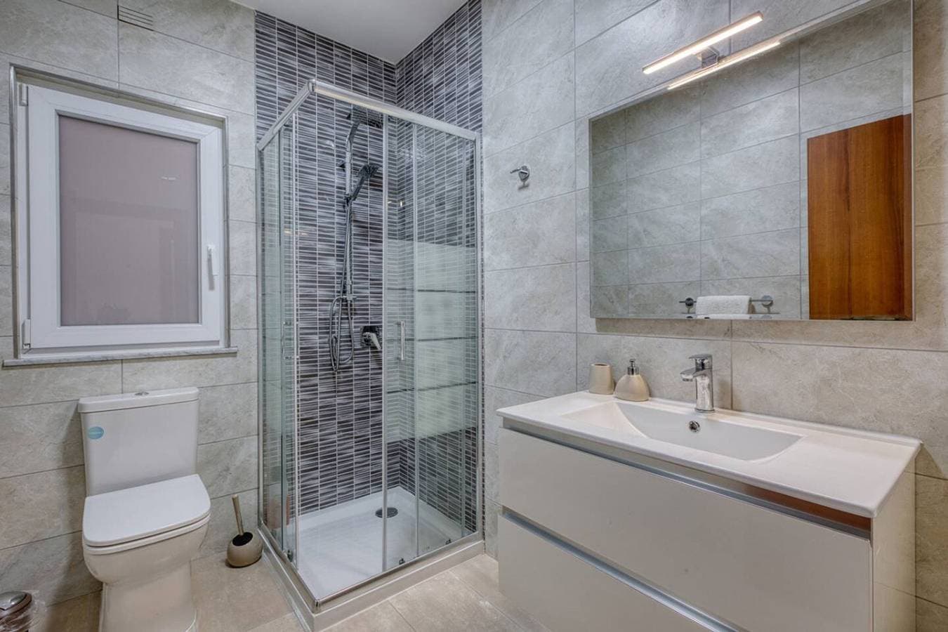 Foto 10 von 34: Ferienwohnung für 4 Personen mit Balkon