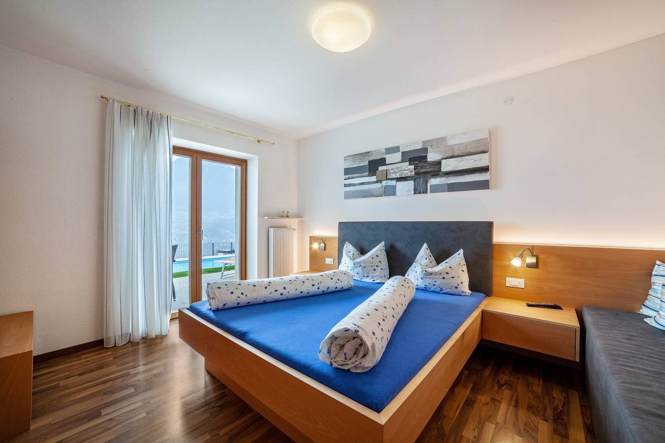 Foto 9 von 28: Ferienwohnung "Haus Hohenrain 2" mit Bergblick, Pool, WLAN, Terrasse & Garten
