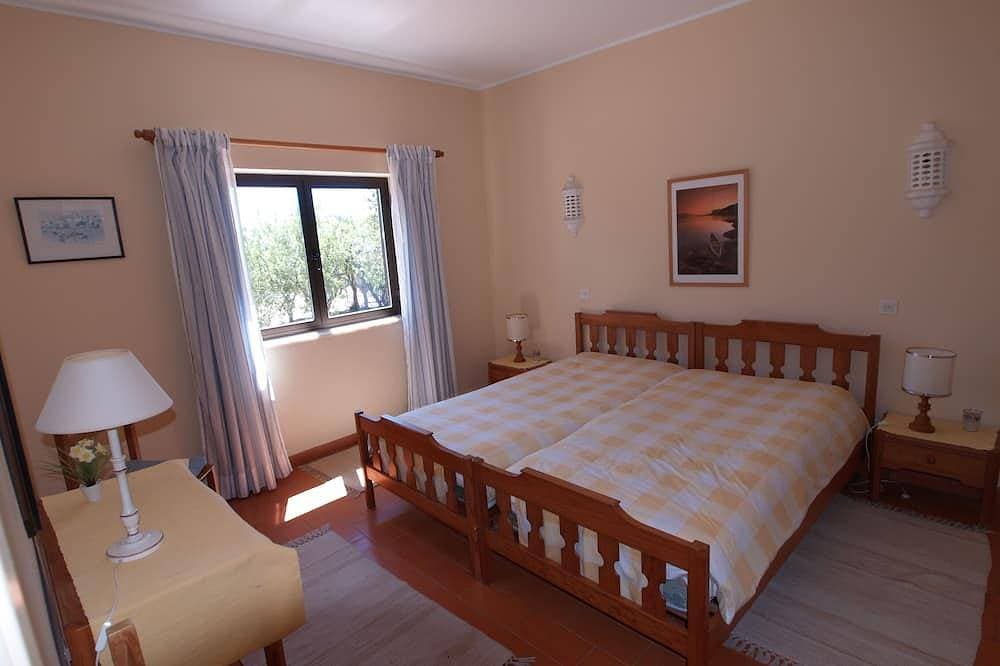 Foto 3 von 30: Villa (eingezäuntes Grundstück von 1 ha - ruhige Lage)