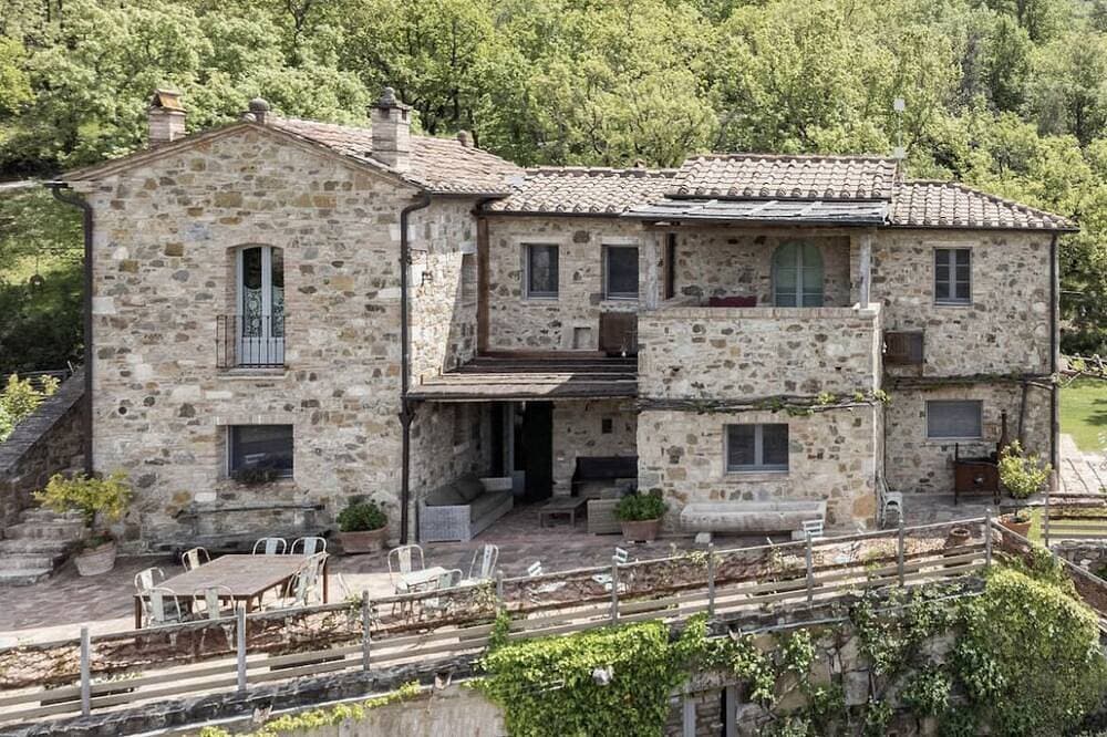 Foto 5 von 18: Das Podere Vignalunga ist ein 48 Hektar großes Grundstück mit 2 Hauptvillen und 2 Nebengebäuden