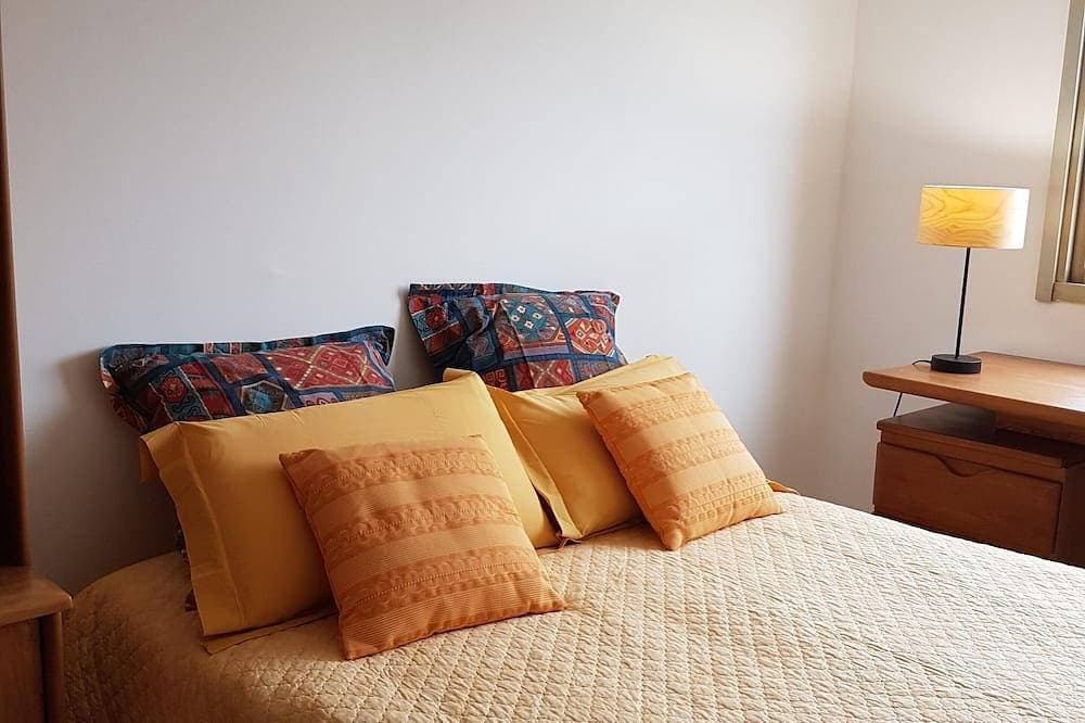 Foto 10 von 30: Renovierte Wohnung 2018; Balkon mit Blick aufs Meer, drei Zimmer (76m2), privater Park