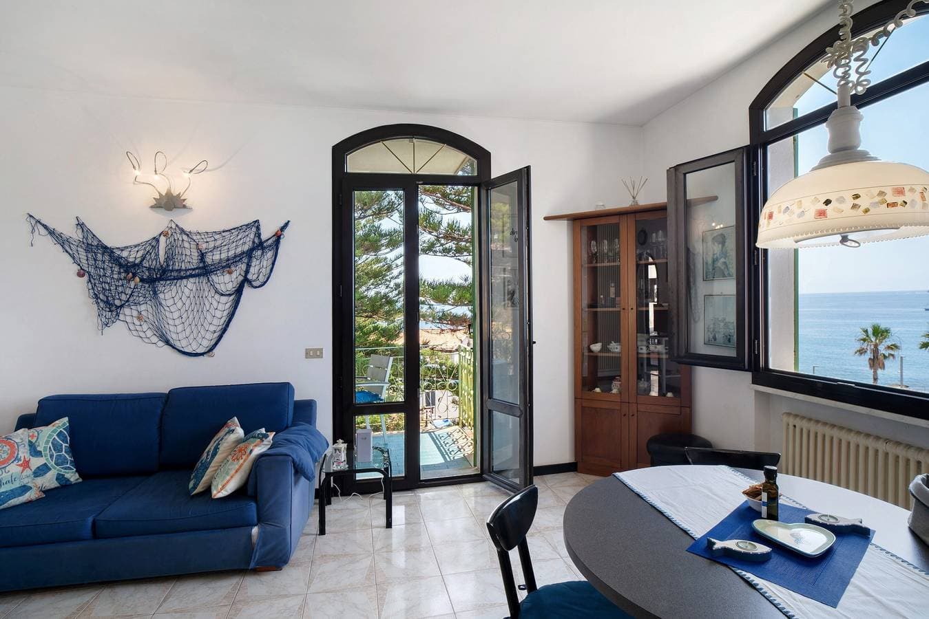 Foto 10 von 22: Ferienwohnung 'Wunderschöne Wohnung am Meer Chez Monique' mit Meerblick, privater Terrasse und WLAN