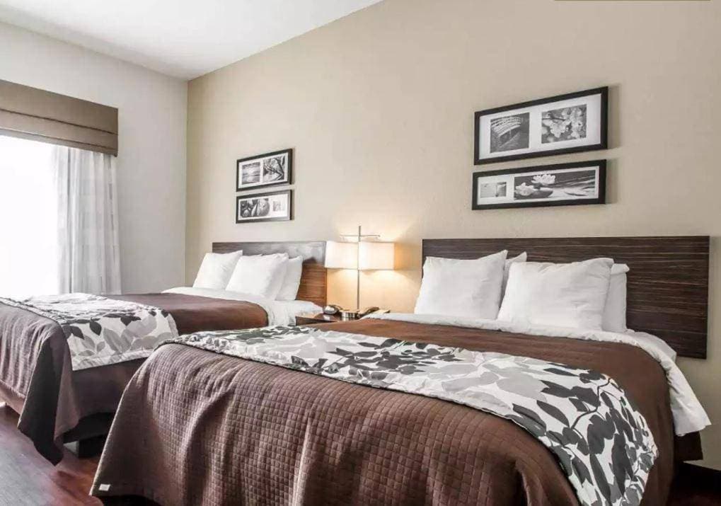 Foto 8 von 13: Standard Queen Room with Two Queen Beds