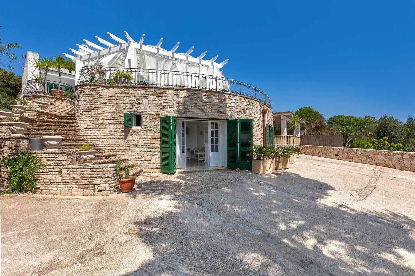 Foto 2 von 65: Villa für 8 Personen mit Terrasse