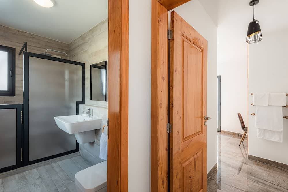 Foto 9 von 30: Blue Sea Tower, Luxusvilla, privater beheizter Pool und Gärten. Hervorragender Meerblick
