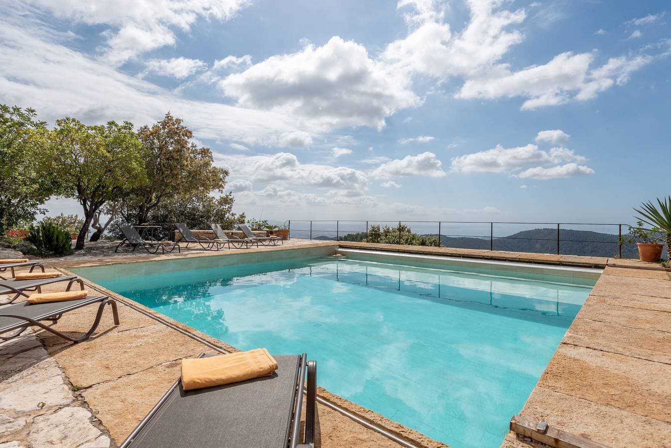 Foto 5 von 27: Traumhafte Finca mit Pool, Steingarten, Terrassen und WLAN; Parkplätze vorhanden