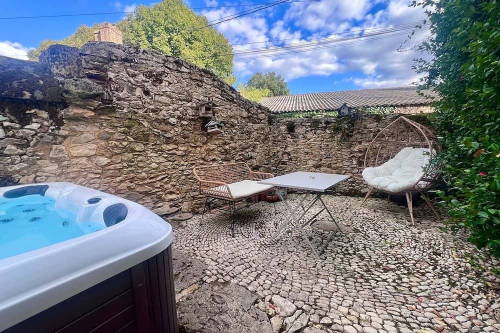 Le Malmussou – A charming vacation rental with a private hot tub in the Périgord Noir 1