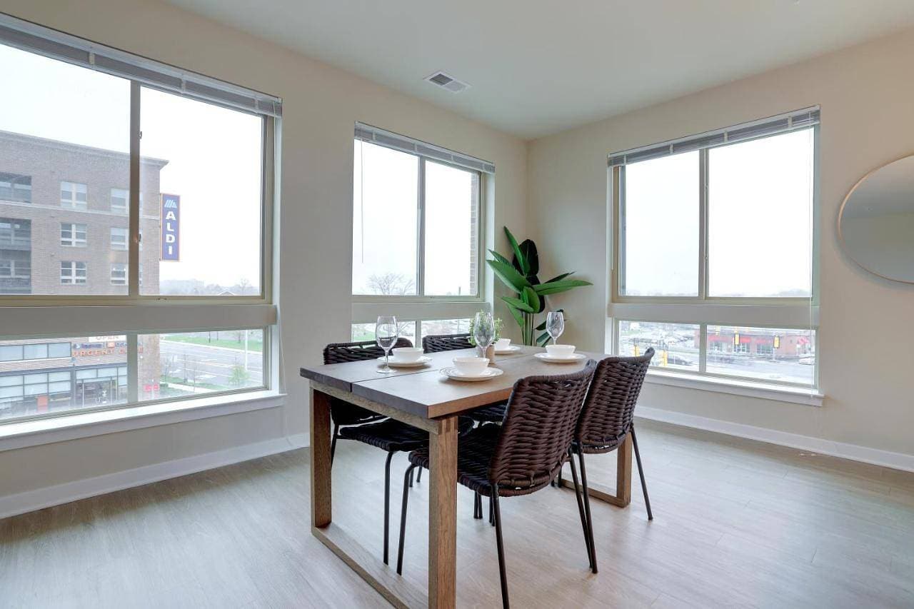 Foto 4 von 37: Two-Bedroom Apartment with City View