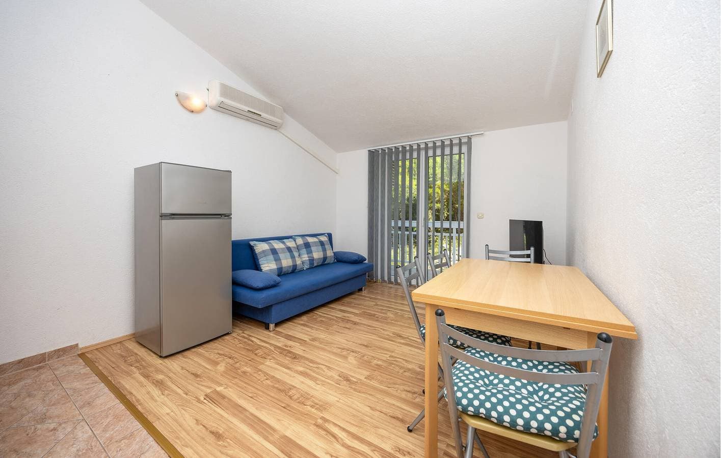 Foto 5 von 23: Modernes Apartment mit Terrasse, Parkplatz und WLAN – 600 m vom Strand entfernt