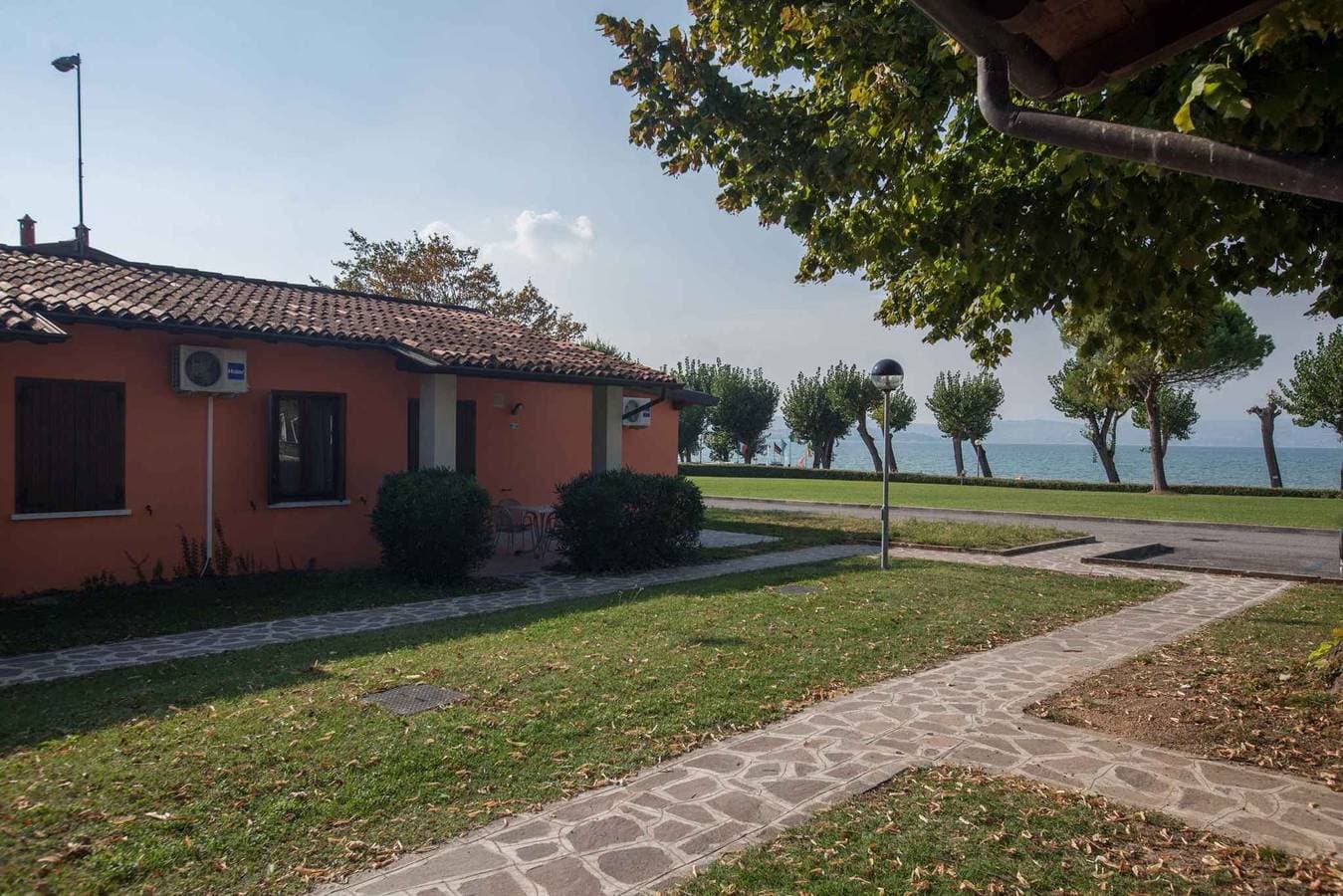 Foto 6 von 27: Bungalow mit Terrasse und Klimaanlage