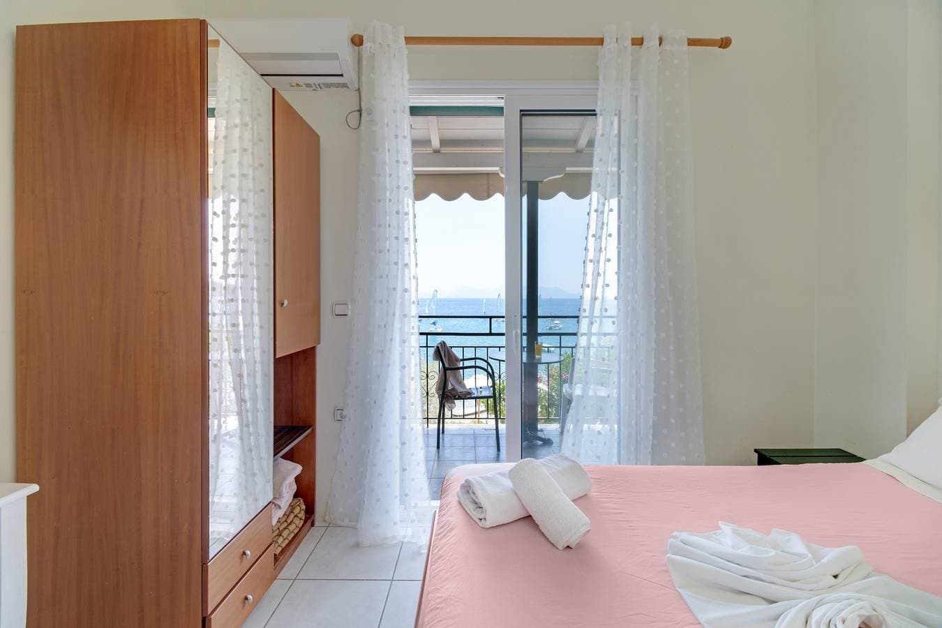 Foto 4 von 19: Zimmer 'S8 Room' mit Meerblick, WLAN und Klimaanlage