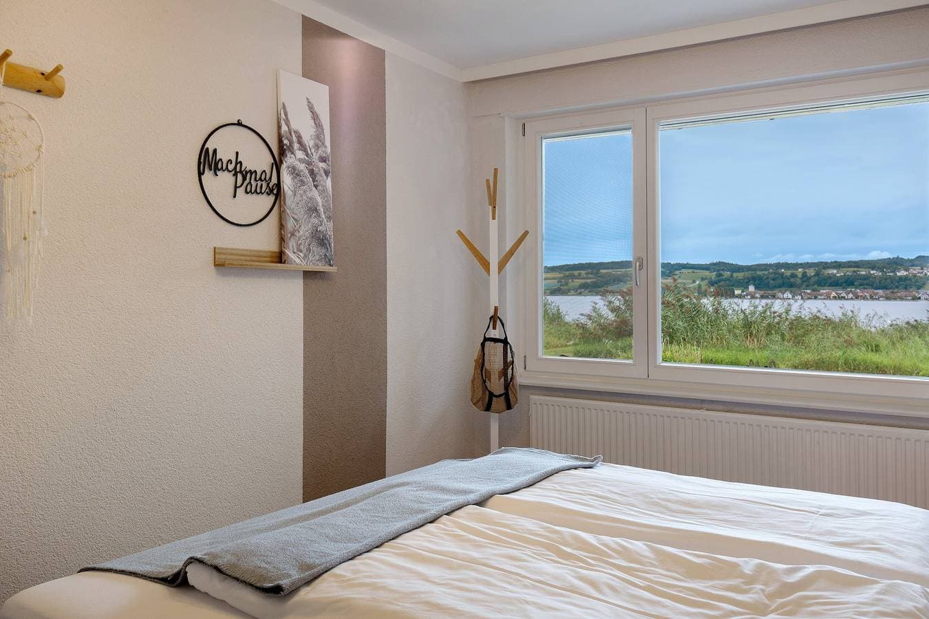 Foto 13 von 32: Premium Ferienwohnung 'Seeluft Direkt Am Wasser' mit Seeblick, privater Terrasse und WLAN
