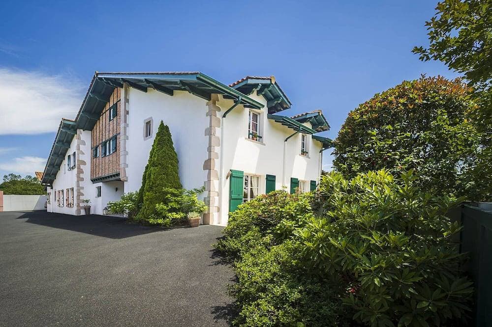 Iparra Guesthouse – Arcangues, Basque Country 1