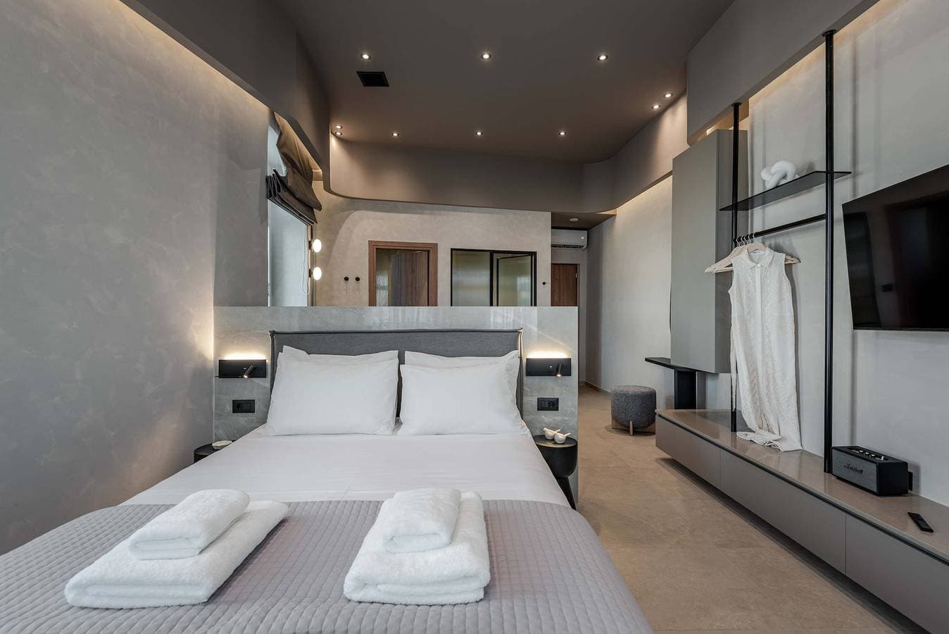 Foto 5 von 13: Amara Luxury Living With Hot Tub & City Balcony
