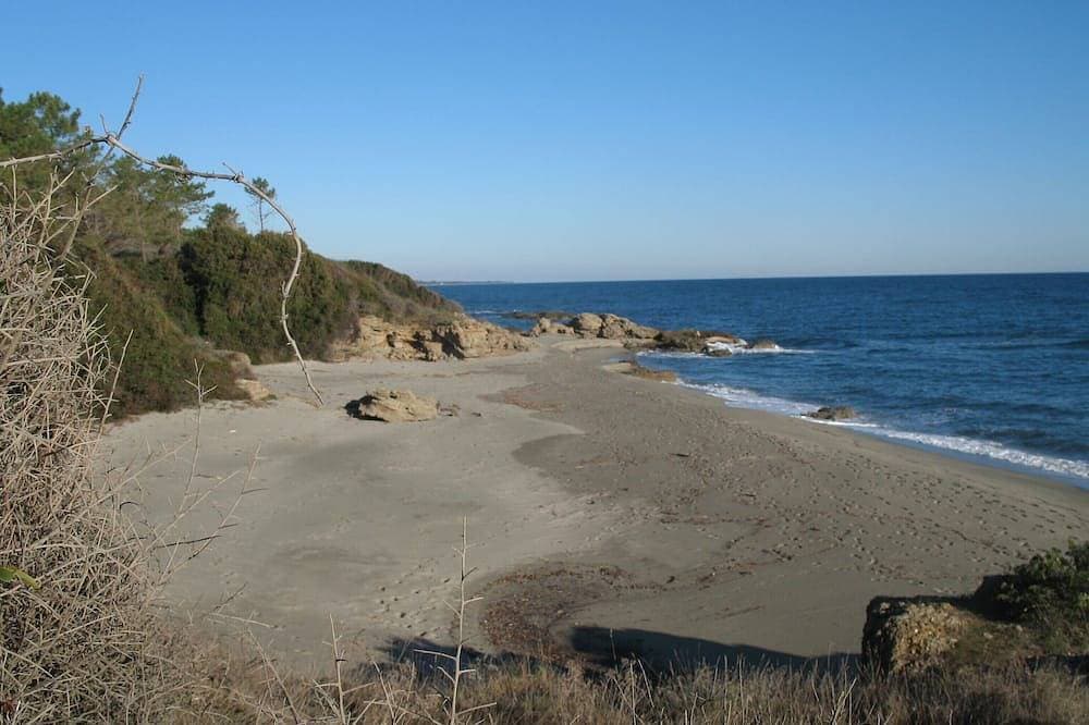 Foto 9 von 13: Mini Villa direct access to the sea 150 m, Courtyard, WIFI, Parking, closed garage