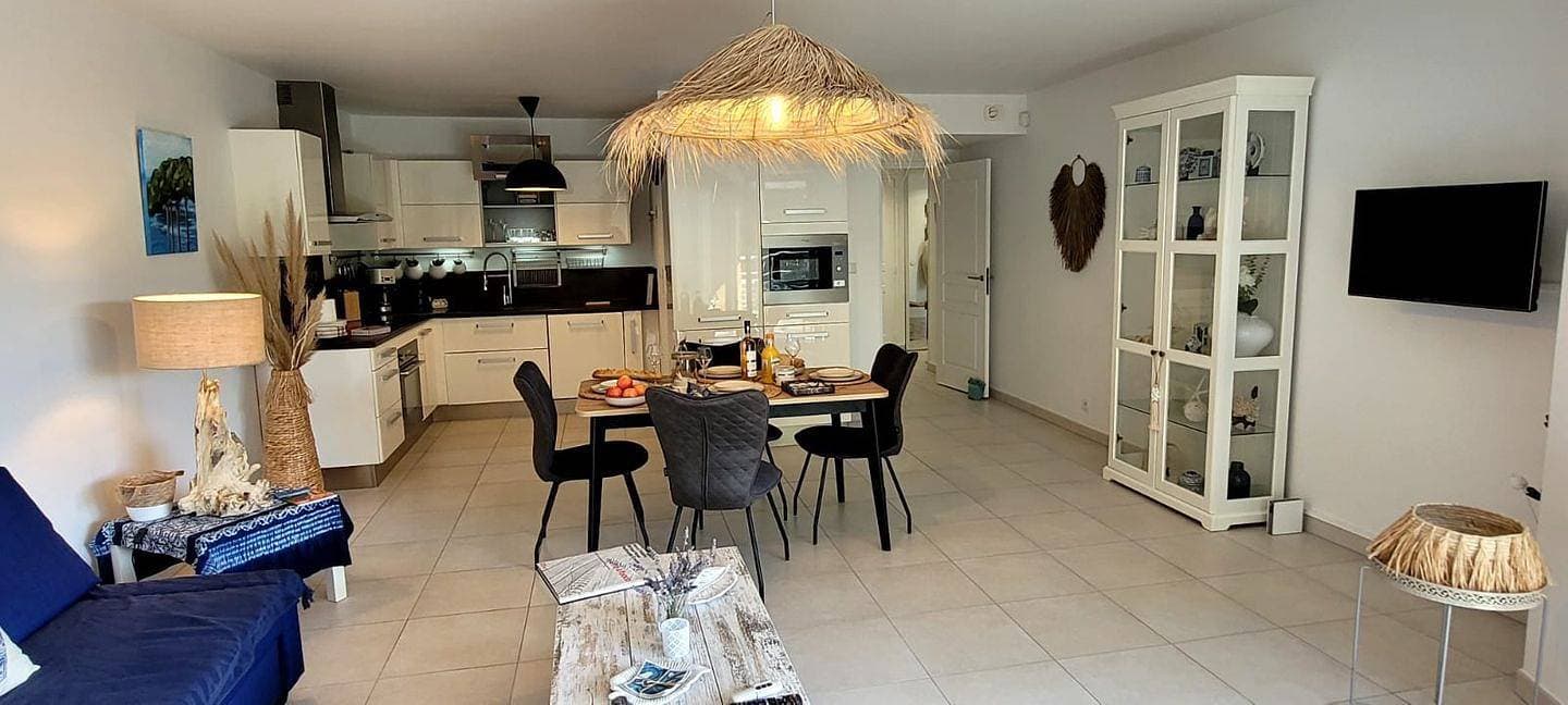 Foto 6 von 31: 4-Sterne Ferienwohnung direkt am Strand mit Meerblick und Pool - in Toplage