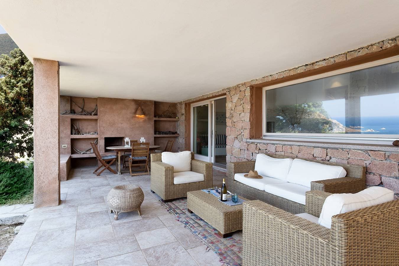 Foto 3 von 32: Villa 'I Graniti' in Strandnähe mit Meerblick, Patio, Klimaanlage und WLAN