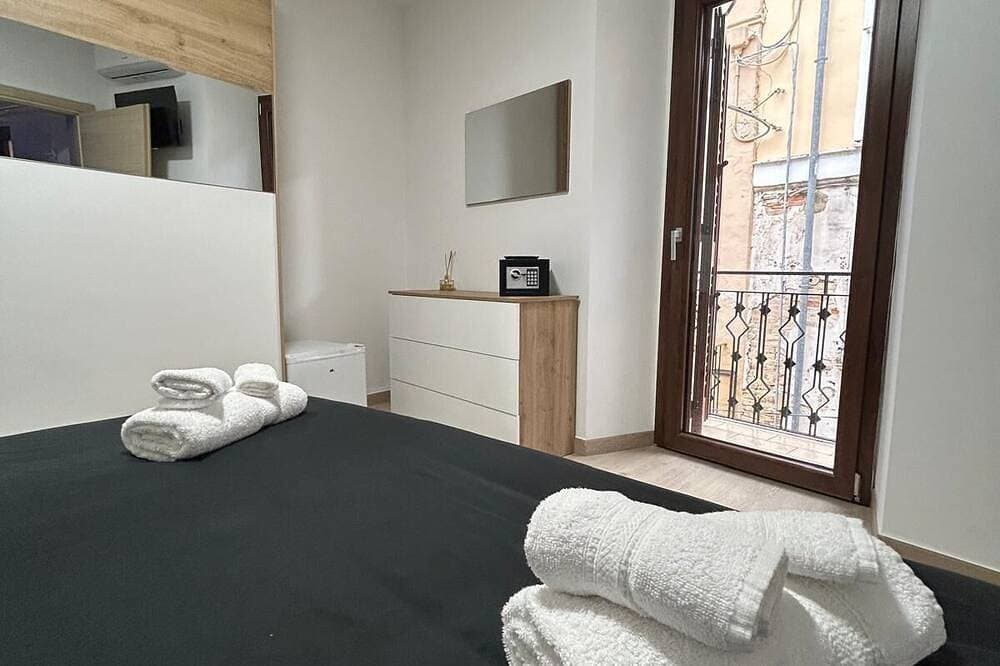 Foto 4 von 16: Double room with private bathroom and balcony