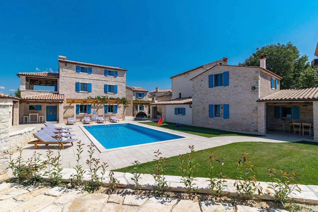 Foto 7 von 58: Herrliche und geräumige Villa mit Privatpool und großem Hof und Garten