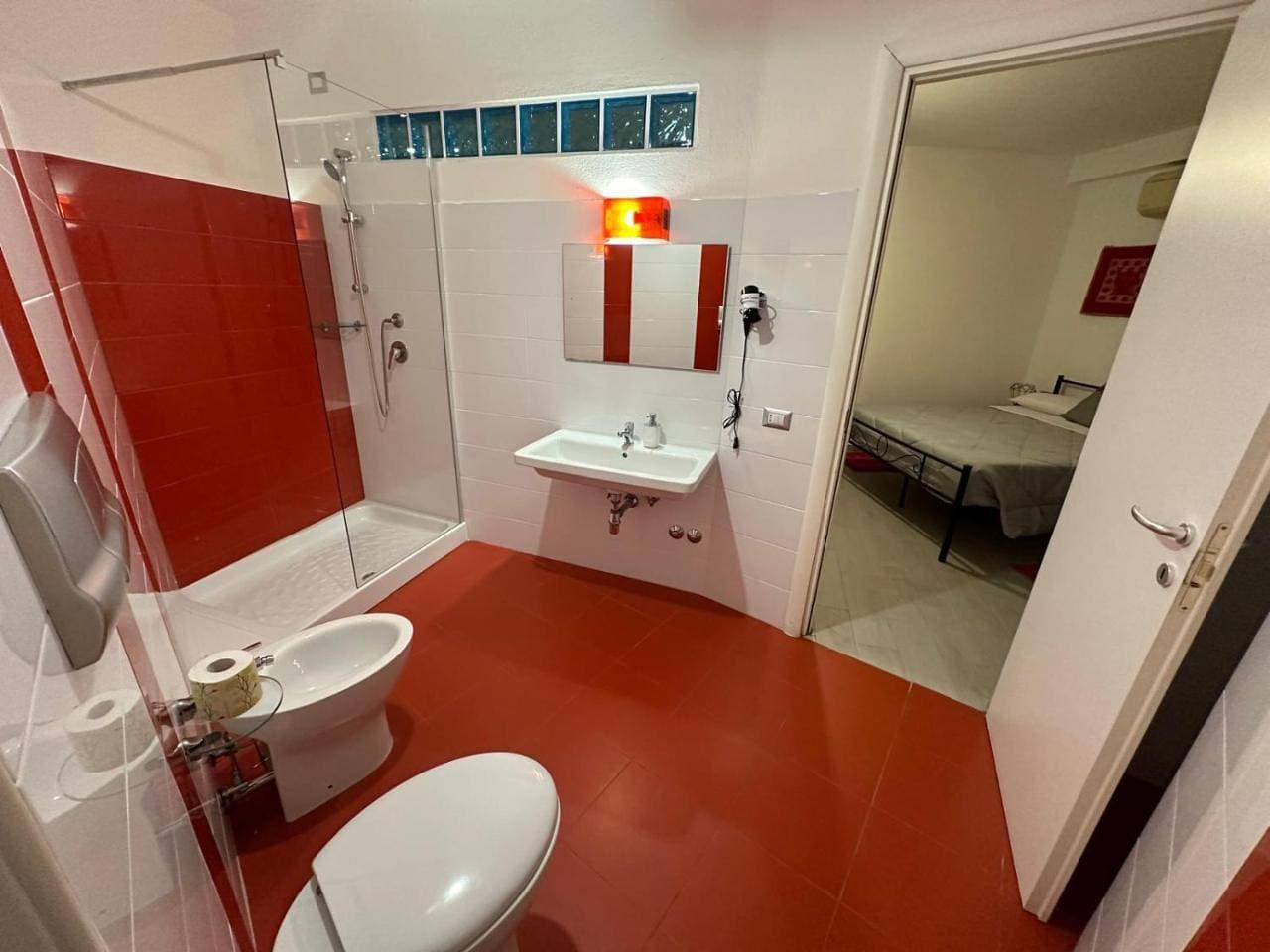 Foto 9 von 9: Double Room with Private Bathroom