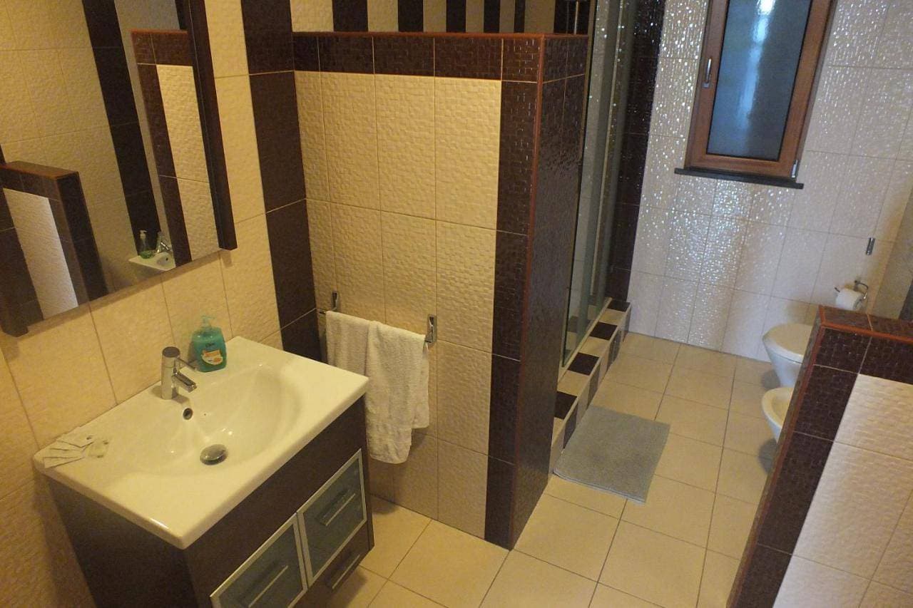 Foto 8 von 27: Double Room with Private External Bathroom