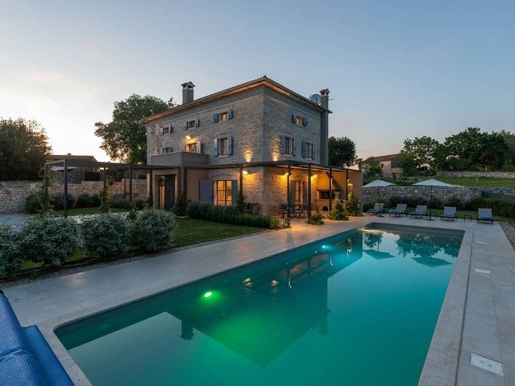 Foto 4 von 37: Villa in Brečevići mit Schwimmbecken
