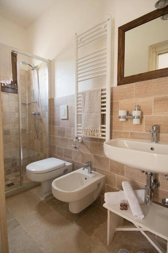Foto 7 von 12: Double Room with Private Bathroom