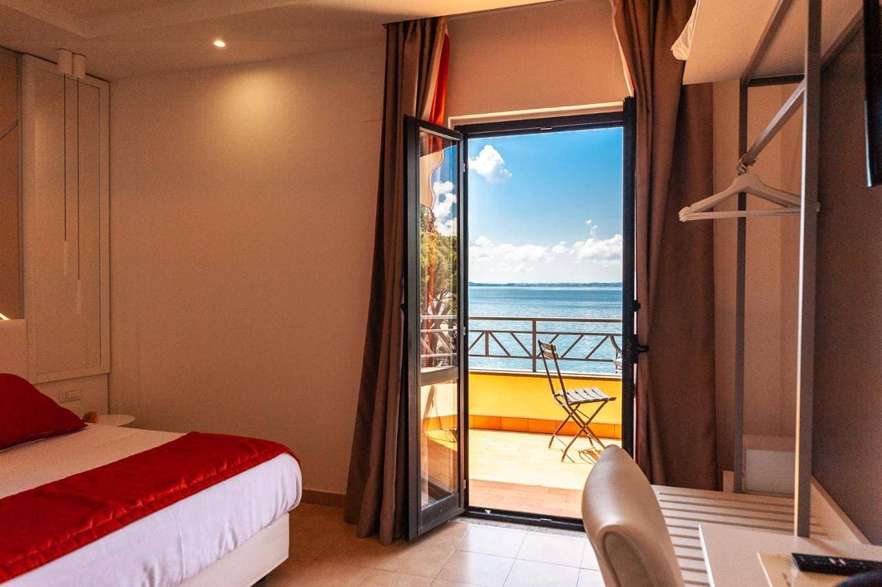 Foto 11 von 11: Double or Twin Room with Balcony and Lake View