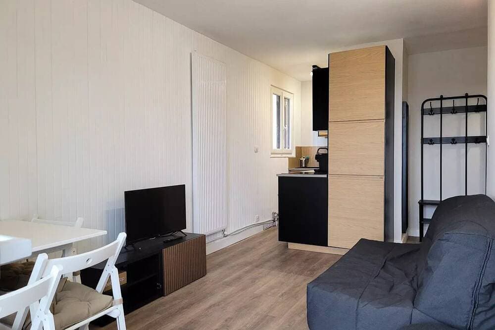 Foto 9 von 11: Square-meter studio, sleeps 4, east-facing, balcony with a beautiful view of the valley