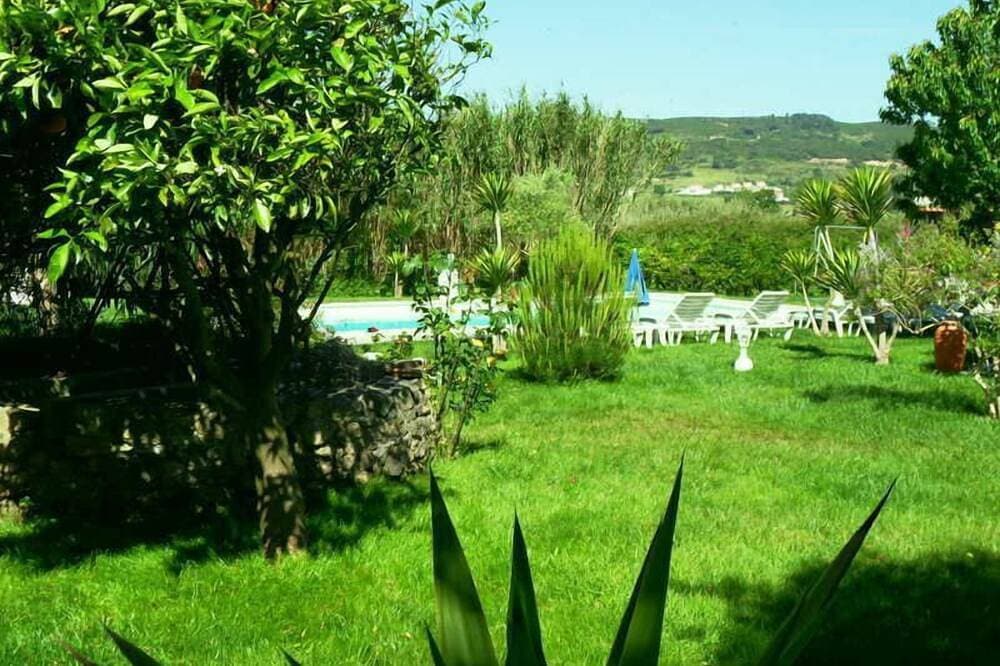 Foto 5 von 23: Guest House Bed & Breakfast-Quarto-de Hospedes.  Nazaré- Alcobaça.