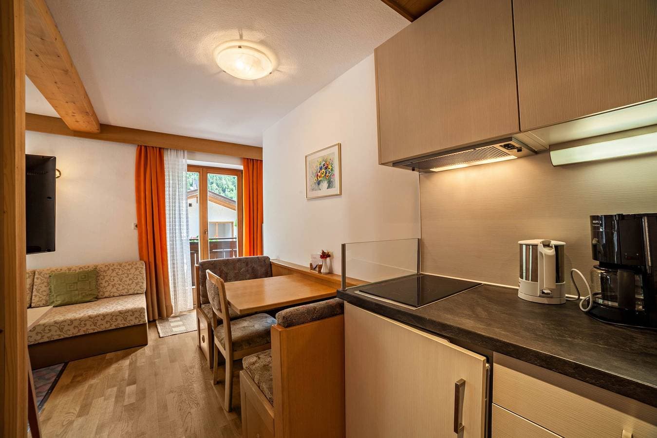 Foto 6 von 17: Ferienwohnung "Moosmair 1" mit Bergblick, WLAN, Terrasse & Garten