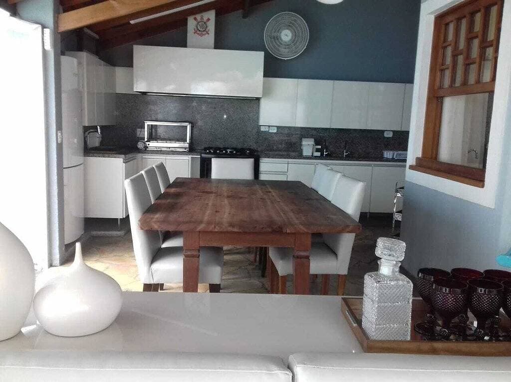 Foto 2 von 48: Linda Casa com Piscina e Ótimas Acomodações Super Confortável Ubatuba-sp