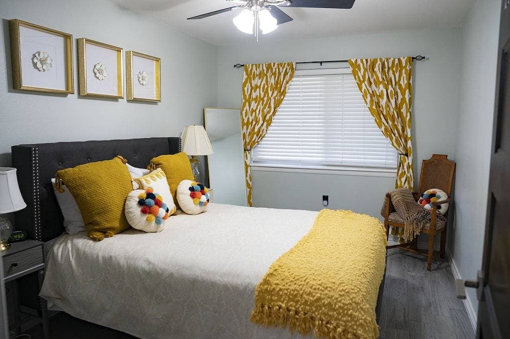Foto 11 von 27: Amarillo Home >3Br,2Ba,garage, yard, fireplace, fire pit.