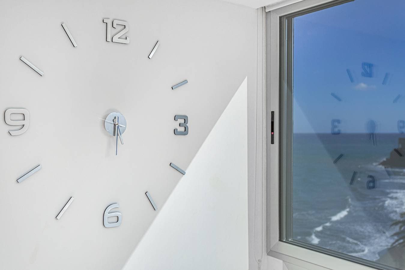 Foto 11 von 28: Neu renovierte Ferienwohnung direkt am Meer mit Meerblick und Klimaanlage