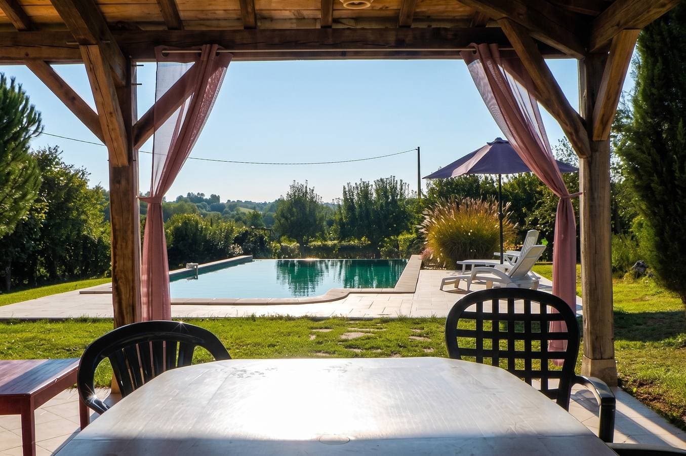 Foto 2 von 12: Charmante Villa in Issac mit privatem Pool