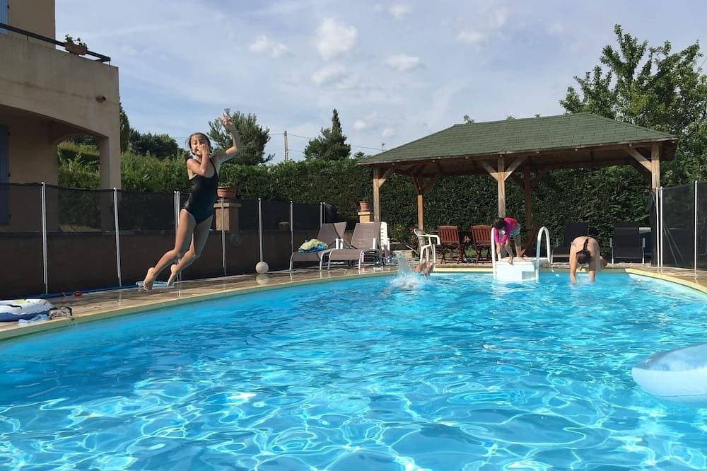 Villa Emmanuelle Large villa, swimming pool, large fenced garden, fibre internet 1