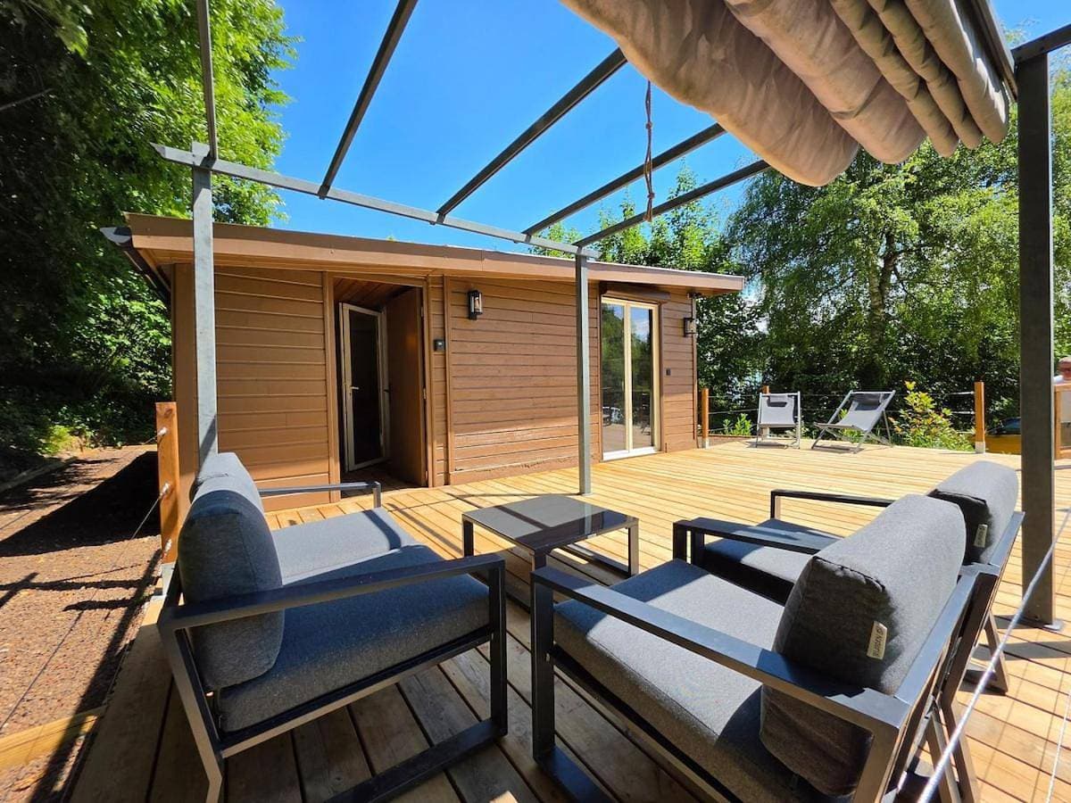 Chalet & private HOT TUB between city and mountain 1