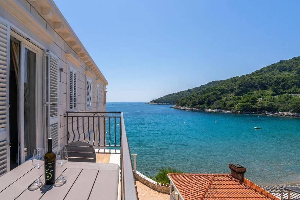 Touch of Infinity Top Floor - studio apartment with sea view 1