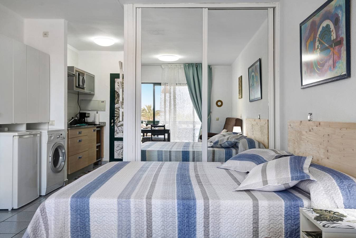 Foto 8 von 21: Ferienwohnung 'Al Sole Studios Playa Roca' mit Meerblick, Gemeinschaftspool und WLAN