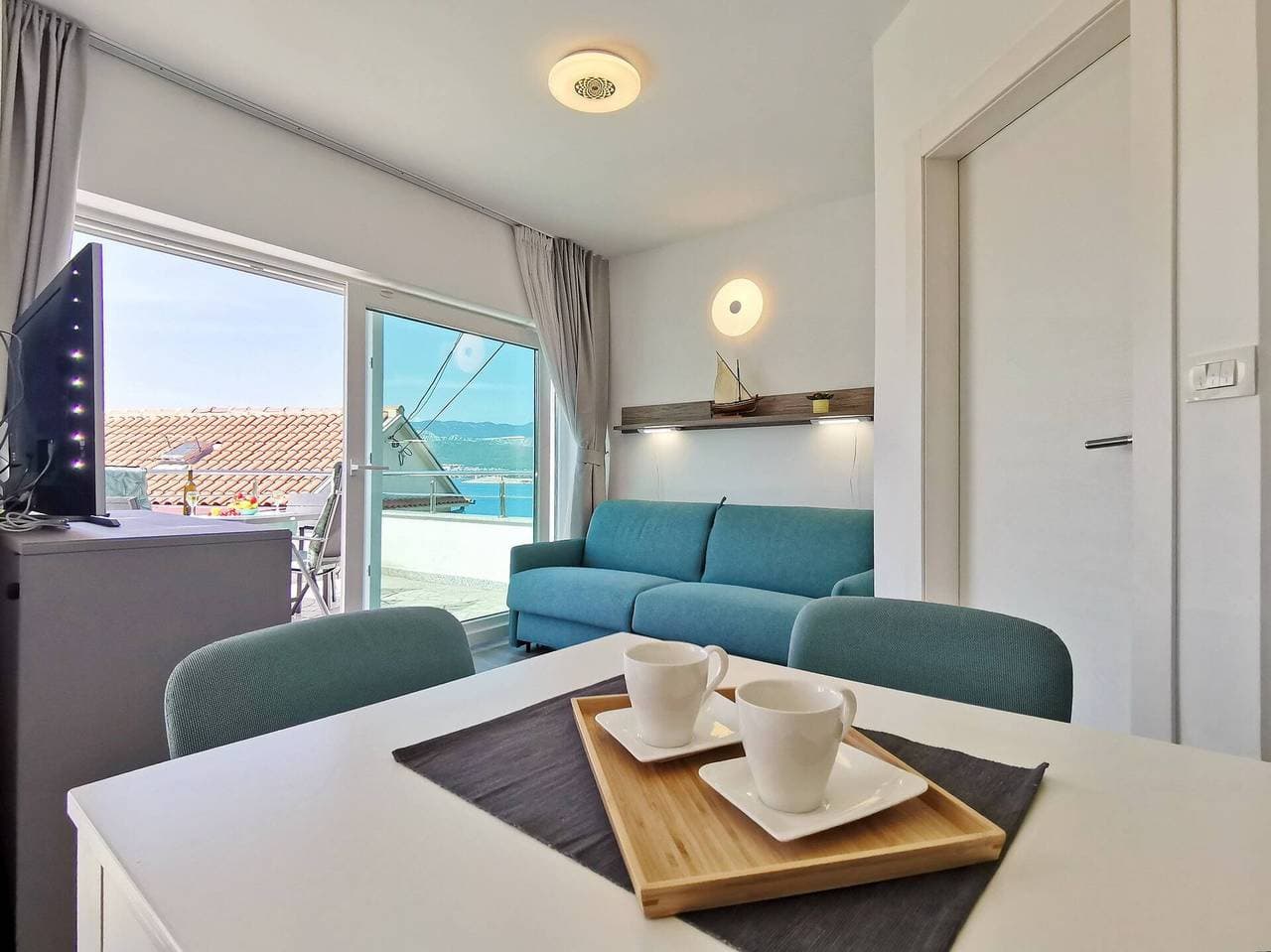 Foto 13 von 29: Studio-Apartment Glorijeta - modern, 25 m vom Meer entfernt, Terrasse, Meerblick, kostenloser Parkplatz, Smart-TV