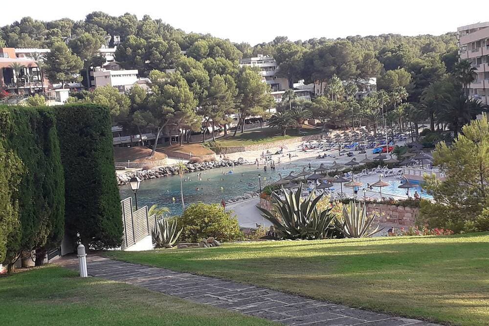 Lieblingsplatz auf Mallorca, Garten Salzwasser-Pool und direkter Meerzugang 1