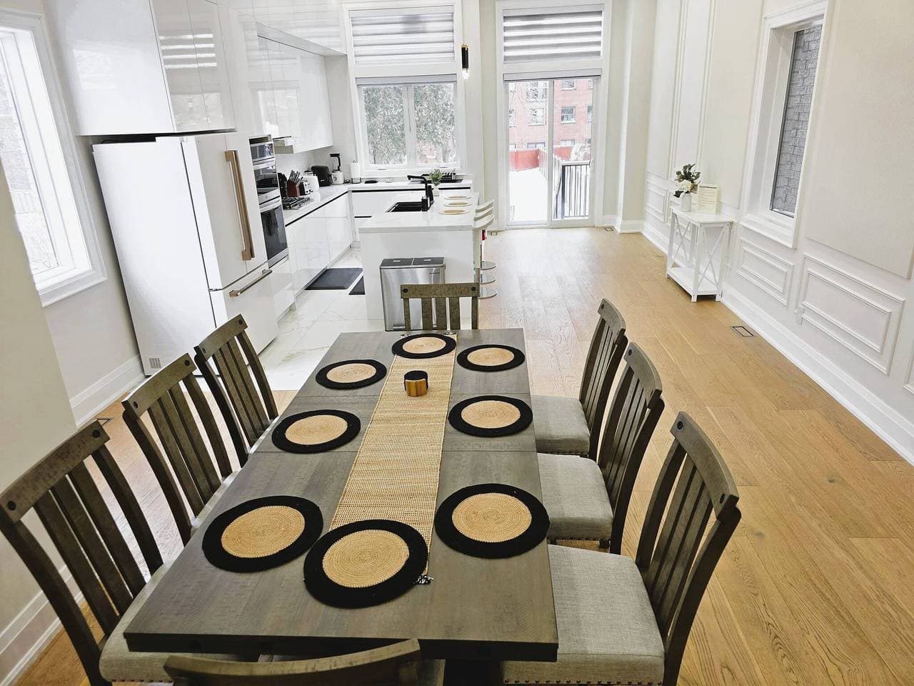 Foto 3 von 38: Helles, modernes Haus mit 4 Schlafzimmern in East York, Toronto