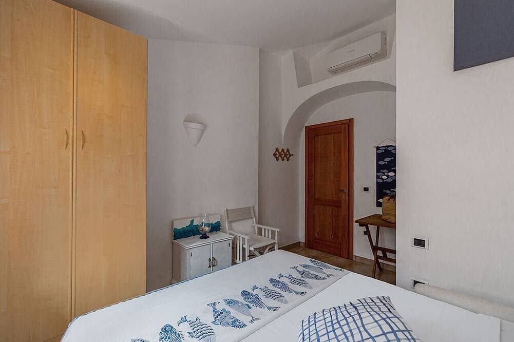 Foto 7 von 30: Panoramic sea view villa in La Maddalena with garden. Walk to beaches.